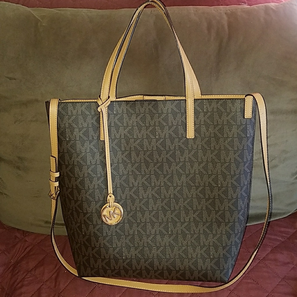 Michael Kors Large Hayley Convertible Tote Bag